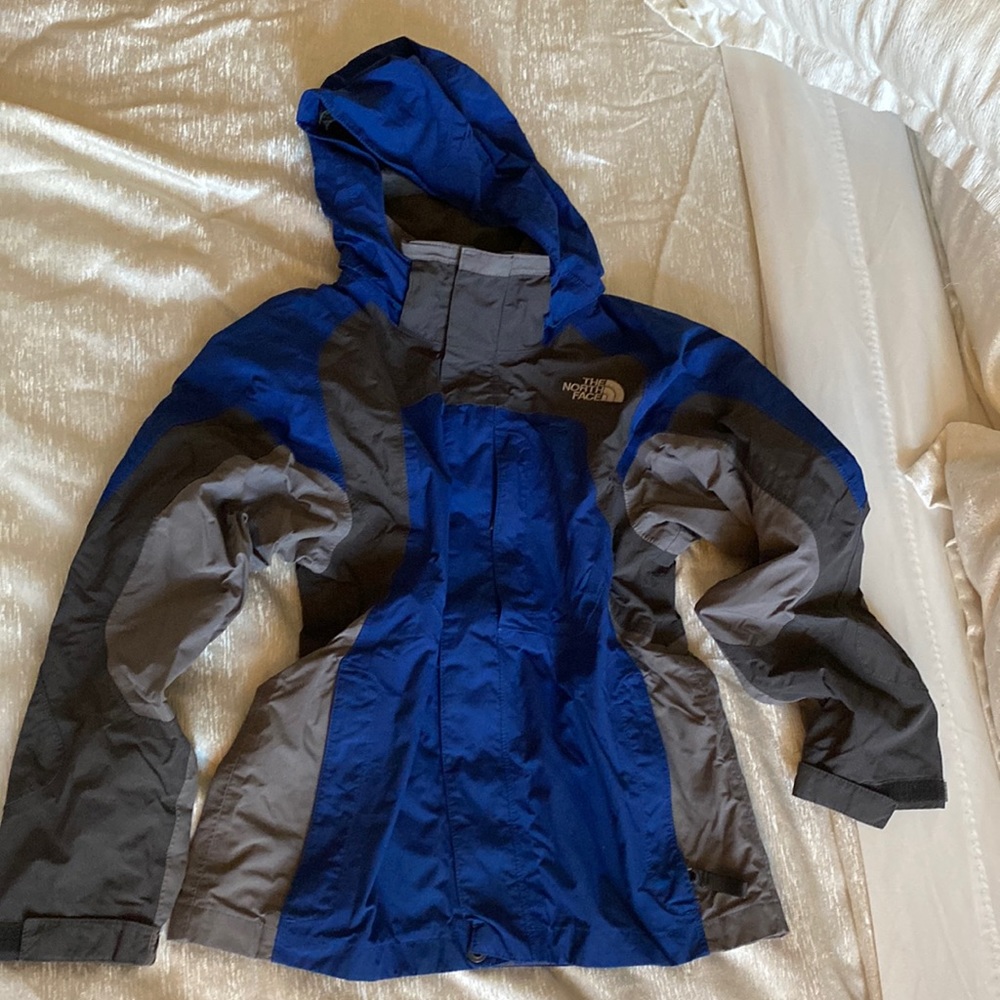 The North Face boys rain jacket size M
